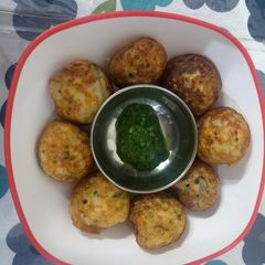 A picture of Suji/Rawa appam.