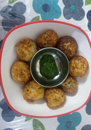 A picture of Suji/Rawa appam.
