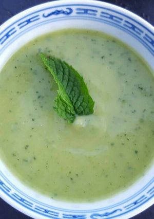 Une photo de Velouté froid courgette menthe