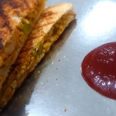 A picture of Maggi sandwich.