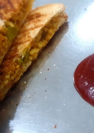 A picture of Maggi sandwich.