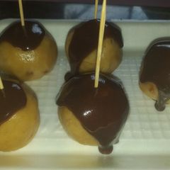 A picture of Apples chocolate balls.
