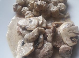 Foto principal de Solomillo de cerdo con salsa de cognac, champiñones y mostaza