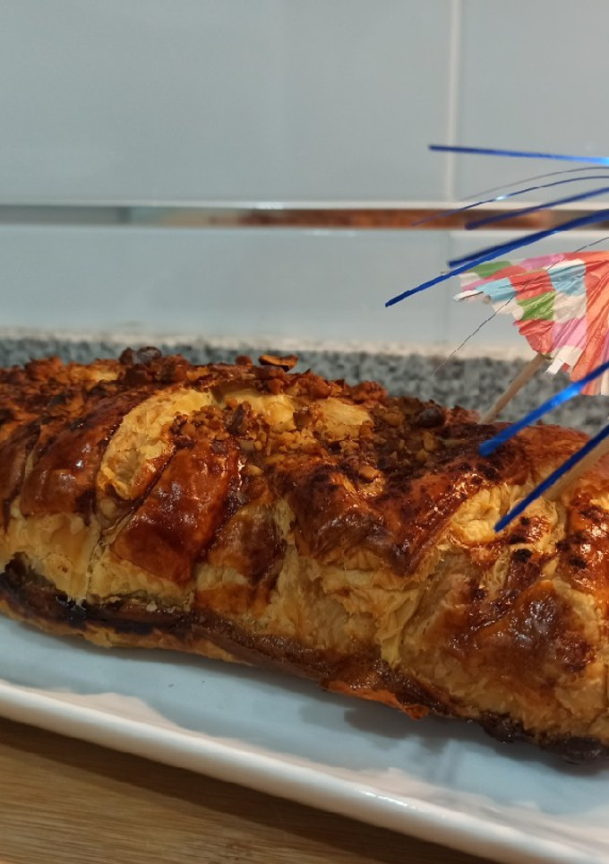Una foto de Trenza de hojaldre con confitura de manzana🍎pera🍐y zanahoria🥕