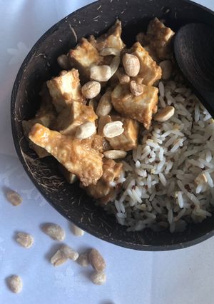 Une photo de Tofu épicé aux cacahuètes
