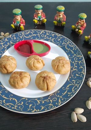 A picture of Lilava kachori.