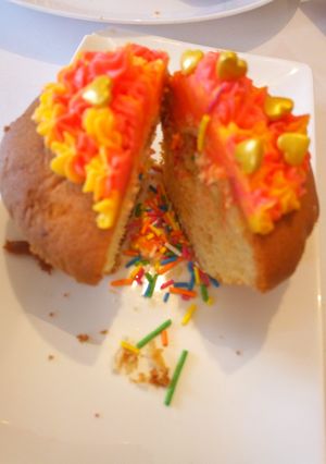 A picture of Surprise Cupcakes.