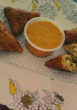 A picture of Cheesy Chicken & Jalapeno Samosa.