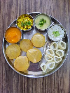 गुजराती कढ़ी (gujarati kadhi recipe in Hindi) रेसिपी मुख्य फोटो