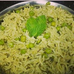 A picture of Peas and mint rice.