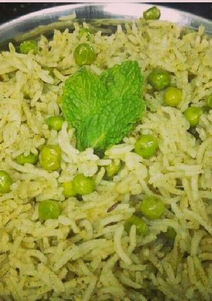 A picture of Peas and mint rice.