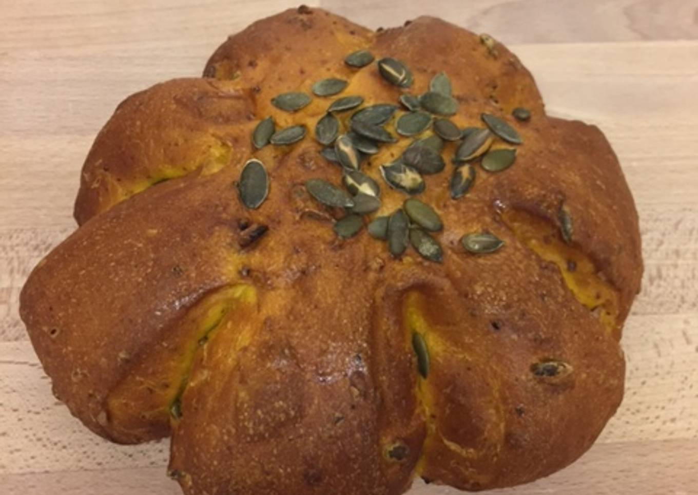 Pain à la courge, noisette et éclats de fève de cacao