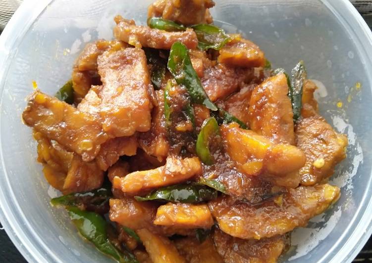 Bahan mengolah Tempe kecap cabe hijau yang Bisa Manjain Lidah