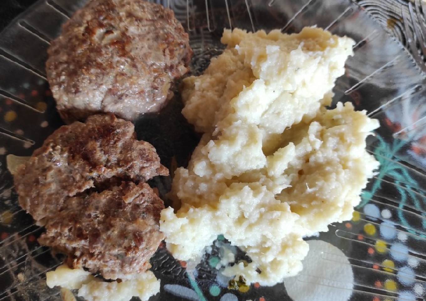 Hamburguesa light con puré de coliflor