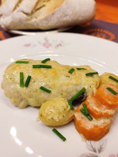 Una foto de Merluza con bechamel al pesto
