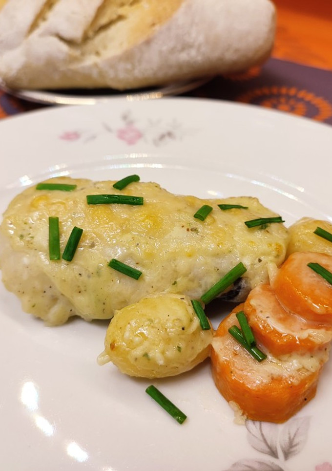 Una foto de Merluza con bechamel al pesto