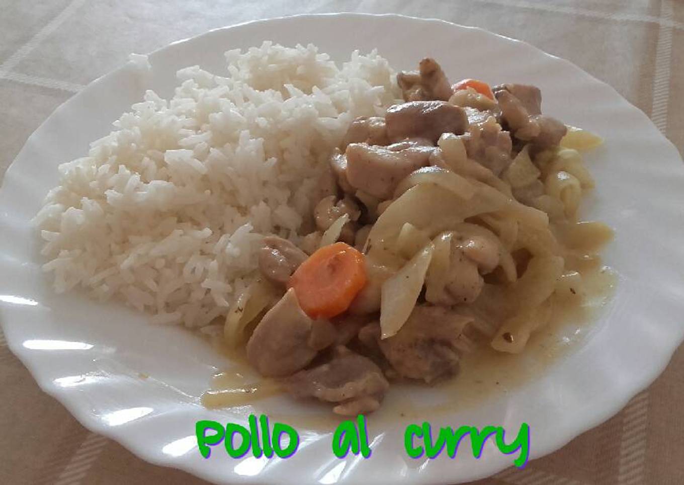 Pollo al curry*