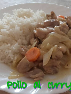Una foto de Pollo al curry*