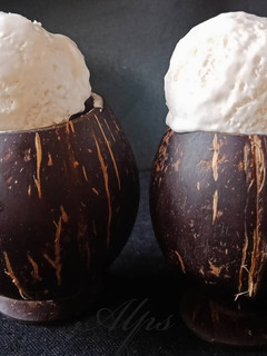 Natural Coconut Ice cream રેસીપી મુખ્ય ફોટો