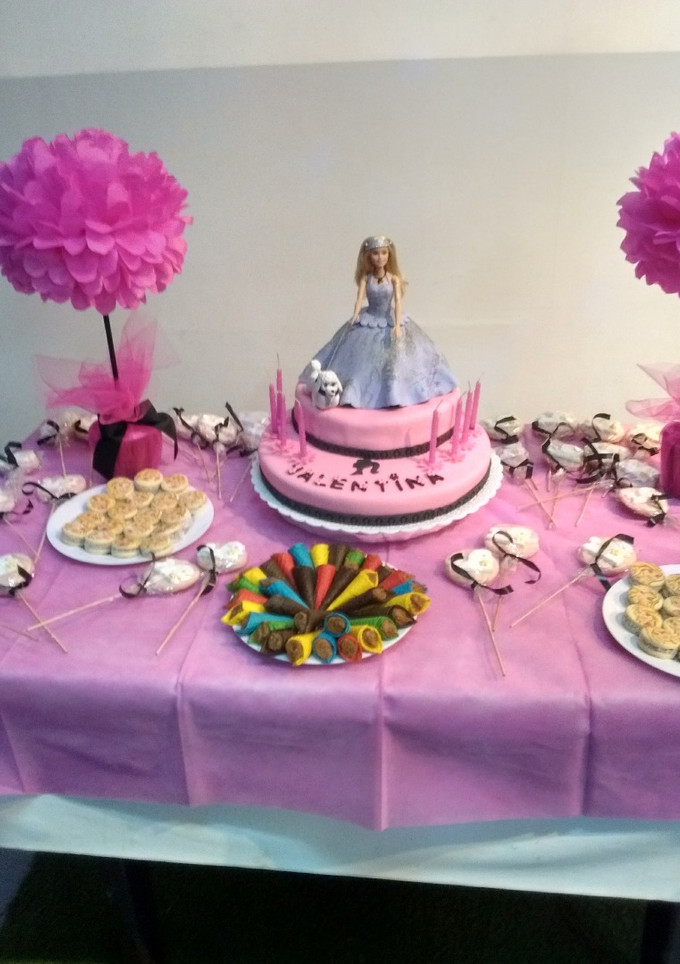 Una foto de Torta de cumpleaños Tema Barbie