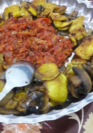 عکسی از دستور گوجه.بادمجان و قارچ سرخ شده