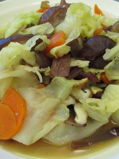 炒鮮菇木耳高麗菜 的食譜成品照片