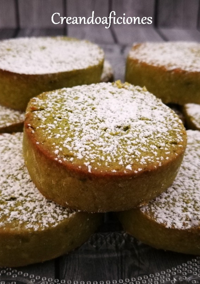 Una foto de Mantecados de té matcha