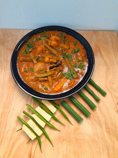 સિંધી કઢી (Sindhi Kadhi Recipe In Gujarati) રેસીપી મુખ્ય ફોટો