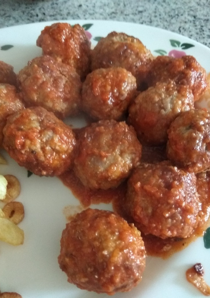 Una foto de 🍲 Albóndigas en salsa de tomate