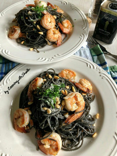 Foto resep Prawn and Squid Ink Pasta Oglio Olio