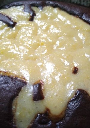 Una foto de Torta húmeda de chocolate y crema pastelera