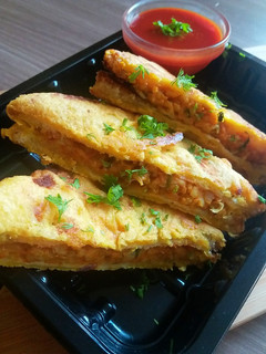 A picture of Bread pakoda.