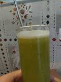 Agua de piña con jengibre y hierbabuena