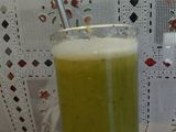 Agua de piña con jengibre y hierbabuena
