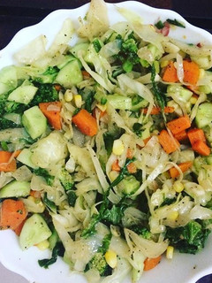 வெஜ் ஃப்ரூட் சாலட் (Veg fruit salad Recipe in Tamil) செய்முறை முக்கிய புகைப்படம்
