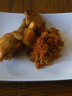 Una foto de Arroz con pollo y costilla de cerdo