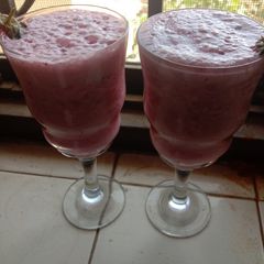 A picture of Strawberry shake 🍓🍓🍓.