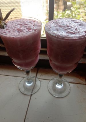 A picture of Strawberry shake 🍓🍓🍓.