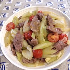 A picture of Beef with Celery.