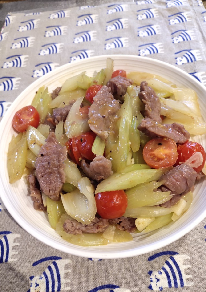 A picture of Beef with Celery.
