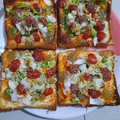 A picture of Bread pizza.