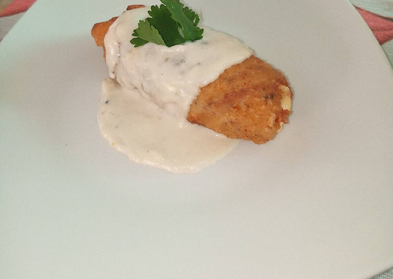 Pechugas de pollo rellenas con salsa bechamel