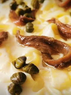 Una foto de Tagliatelle a la crema de edam con Anchoas y Alcaparras