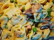 Una foto di funghi champignon e panna