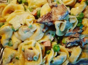 Foto di Tortellini Prosciutto Funghi e Piselli