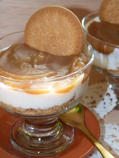 Una foto de Copa de yogur y mermelada (Fácil y rápida)