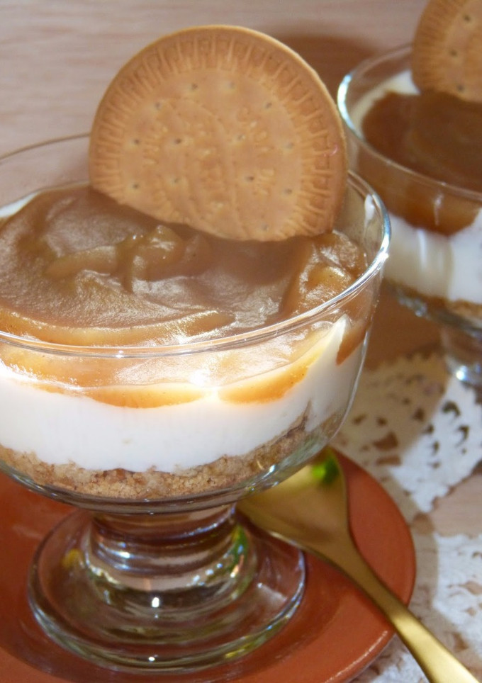 Una foto de Copa de yogur y mermelada (Fácil y rápida)