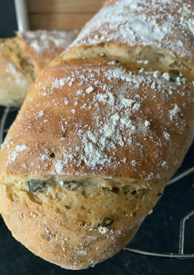 Una foto de Barras de pan de aceitunas