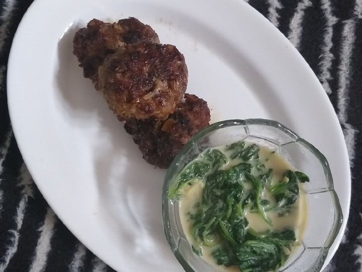 Resep: Patty burger with creamy spinach Ekonomis Untuk Dijual