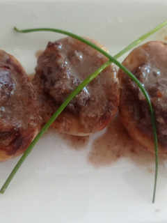 Una foto de Patatas rellenas de carrilleras